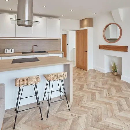 Host & - Abbey Hus Apartment Whitby
