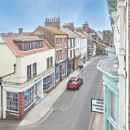Host & - Abbey Hus Apartment Whitby