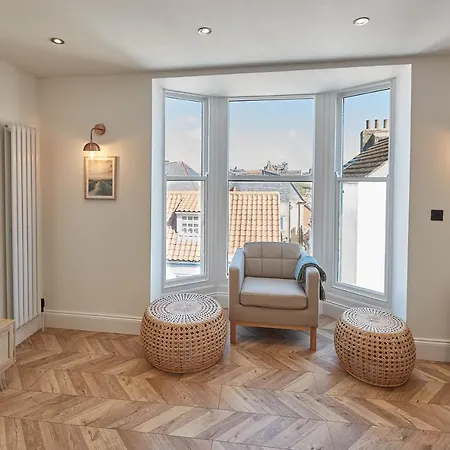 Host & - Abbey Hus Whitby