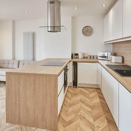 Host & - Abbey Hus * ويتبي