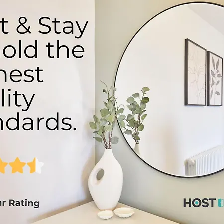 Host & - Abbey Hus ويتبي